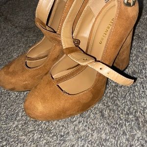 Vintage brown high heels